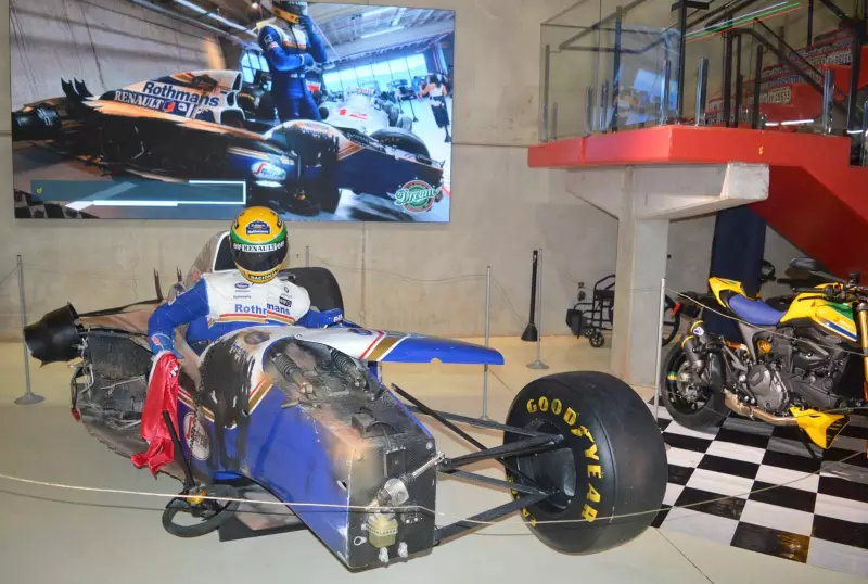 Escultura em São Roque reimagina final alternativo para Ayrton Senna: 'E se ele tivesse sobrevivido?'