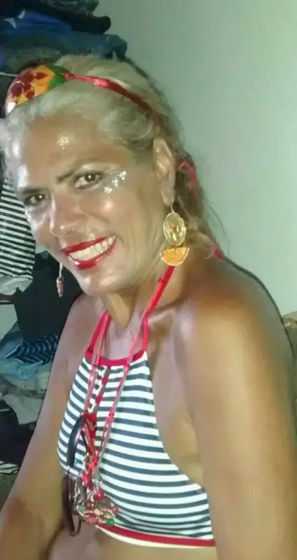 Ex-chacrete Lia Hollywood morre após ataque de pitbull do filho na Região dos Lagos