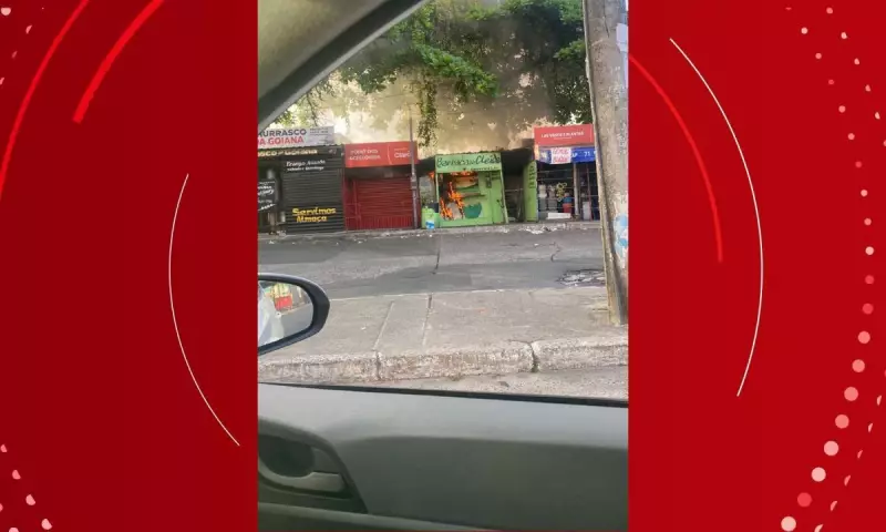 Ex-companheiro incendeia barraca de vendedora em Salvador