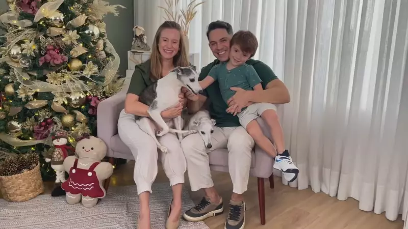 Famílias de SP incluem pets em ensaios natalinos; procura cresce 50%