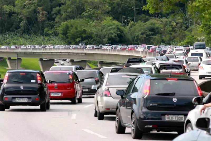 Feriado: Ecovias prevê até 298 mil veículos rumo à Baixada Santista