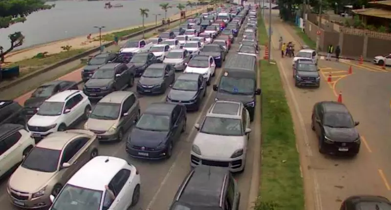 Fila de balsa entre Ilhabela e São Sebastião chega a 2h30 neste domingo