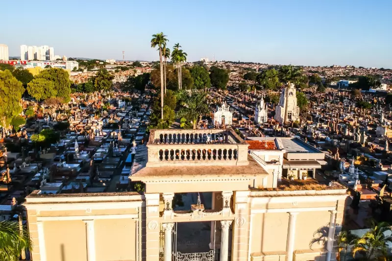 Finados 2025 na Região de Campinas: Horários dos Cemitérios e Programação Completa