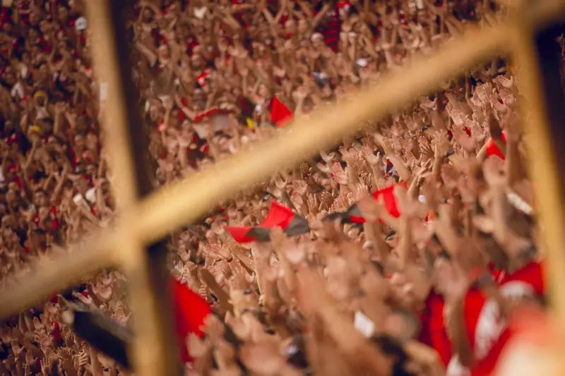 Flamengo celebra 4º título da Libertadores com desfile para 500 mil no Rio