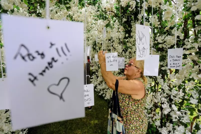 Flores pela Paz: Instalação Artística no Cemitério São João Batista Encanta no Dia de Finados