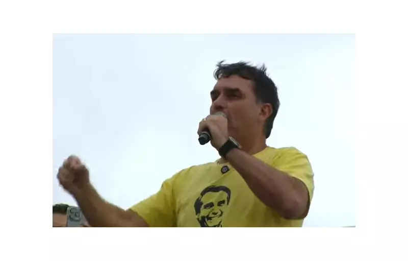 Flávio Bolsonaro afirma que PL pressionará Motta por anistia