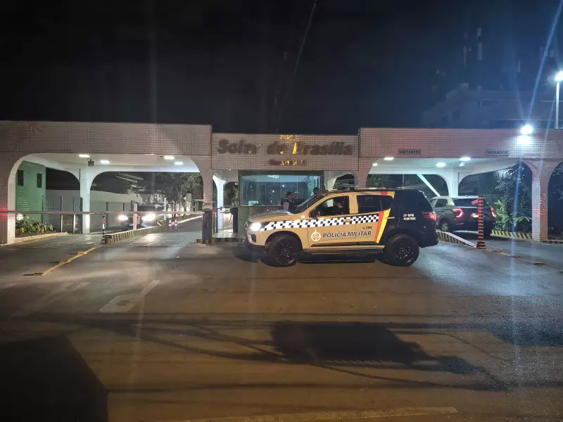 Flávio Bolsonaro convoca vigília e causa prisão de Jair Bolsonaro