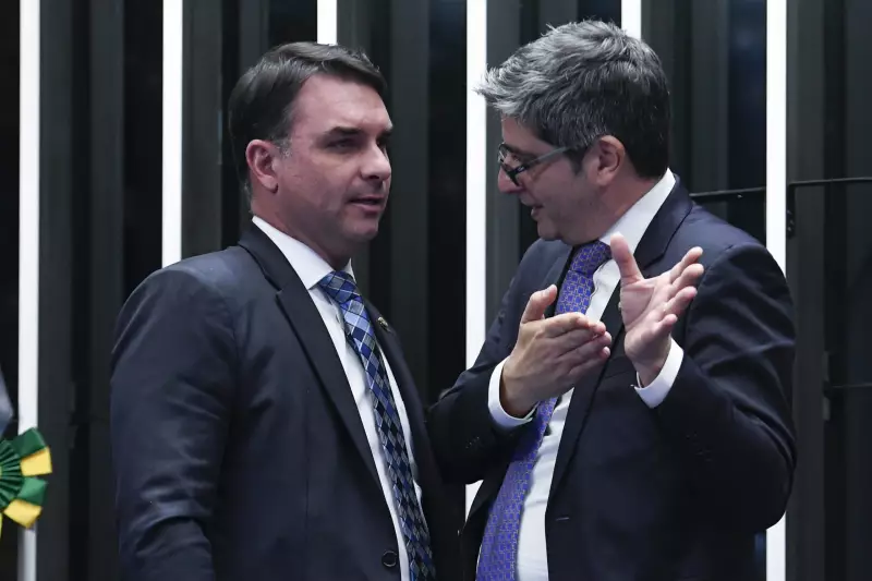 Flávio Bolsonaro Rompe com o Pai e Justifica Voto a Favor do Governo Lula no Senado