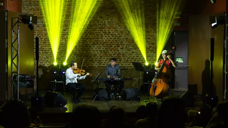 Flávio Simões Trio apresenta 'Violino Bossa Nova' no Pátio Limeira Shopping