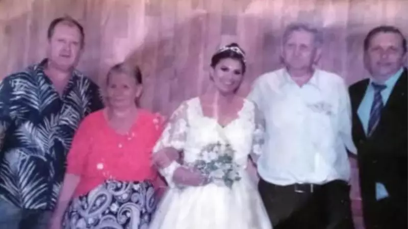 Foto voa 220 km após tornado F4 no PR e simboliza reconstrução