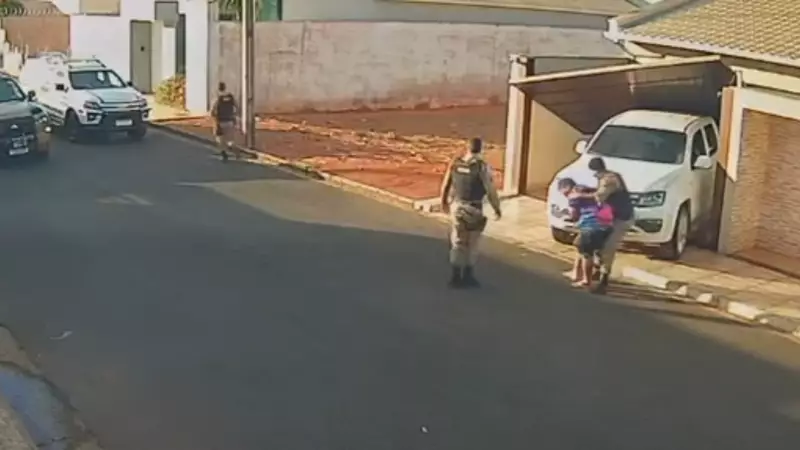 Fúria ao Volante: Ex-companheiro invade casa com caminhonete e ameaça mulher com faca no pescoço em MG