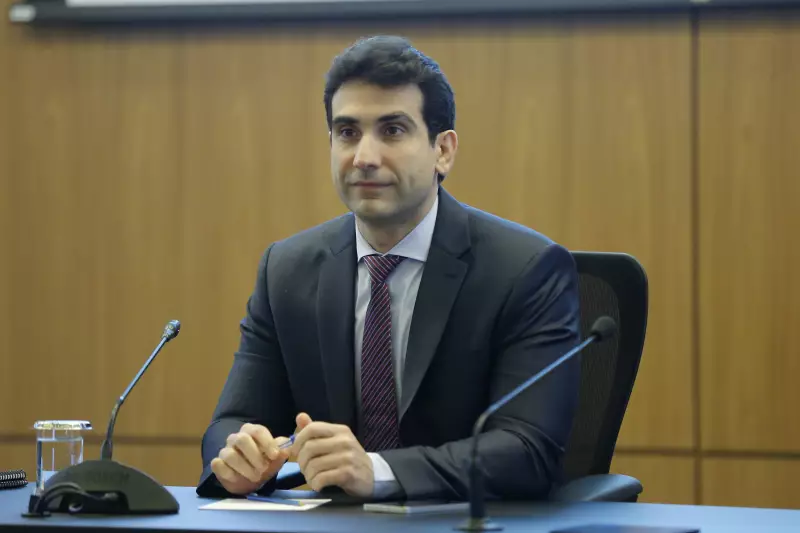 Galípolo defende modernização fiscal após caso Master e resiste a pressões por juros