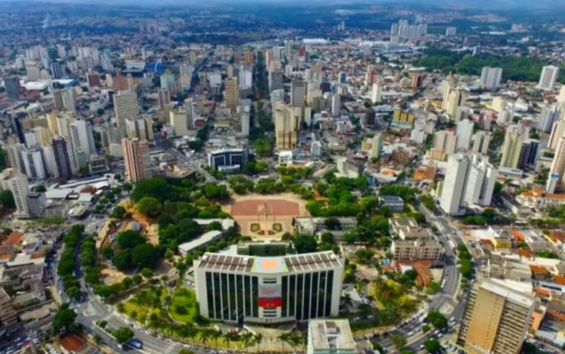 Goiânia regulamenta tomada de imóveis abandonados pela prefeitura