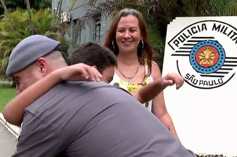 Herói de 10 anos: Menino salva mãe em crise com chamada de emergência para a PM em Santos