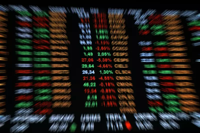 Ibovespa sobe para 157 mil pontos com expectativa de corte de juros nos EUA