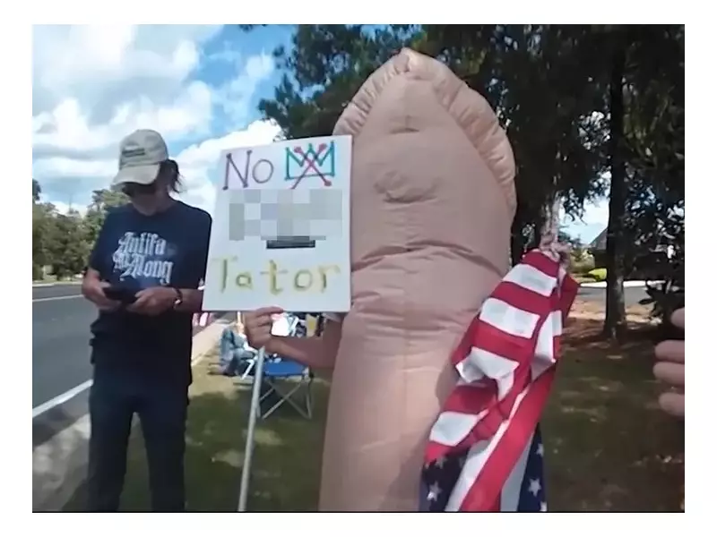 Idosa de 61 anos presa com fantasia de pênis em protesto contra Trump