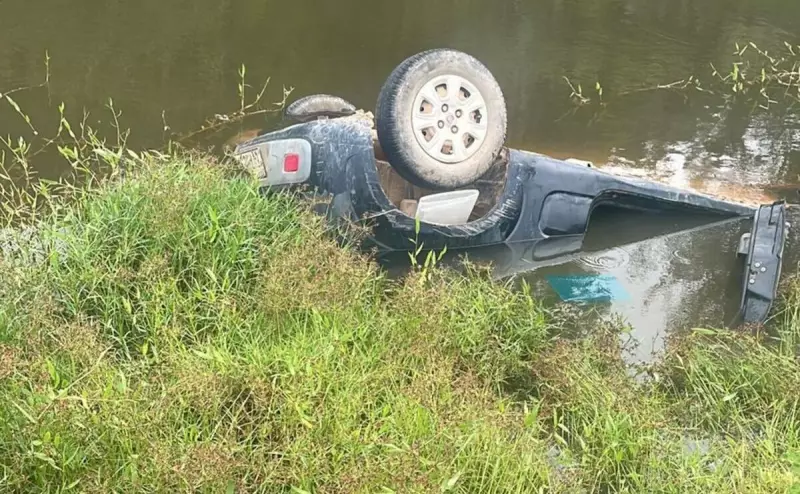 Idoso de 71 anos morre em carro submerso em Salesópolis