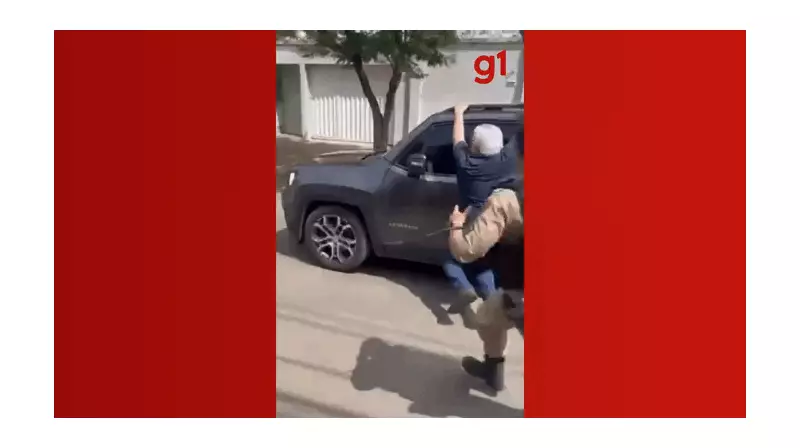 Idoso fica pendurado em porta de carro durante perseguição policial a assaltantes em MG; VÍDEO