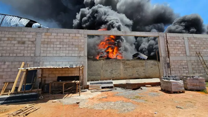 Incêndio de Grandes Proporções e Explosões Assustam Moradores de Ubá: Veja Vídeos Impressionantes