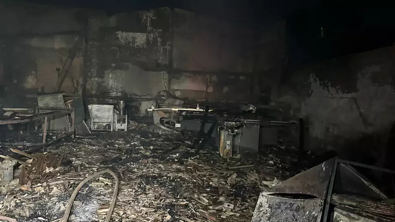 Incêndio destrói marcenaria em Cuiabá: 30 mil litros de água usados