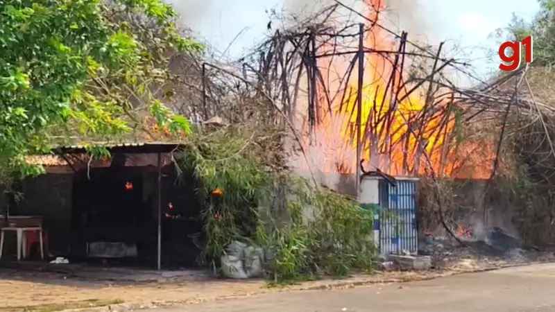 Incêndio em ponto de venda de frango em Teresina assusta moradores