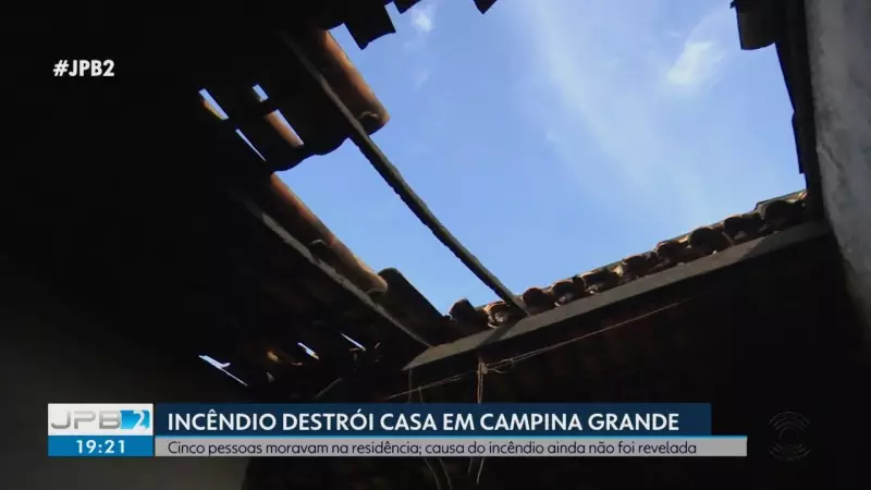 Incêndio por curto-circuito destrói casa de família em Campina Grande