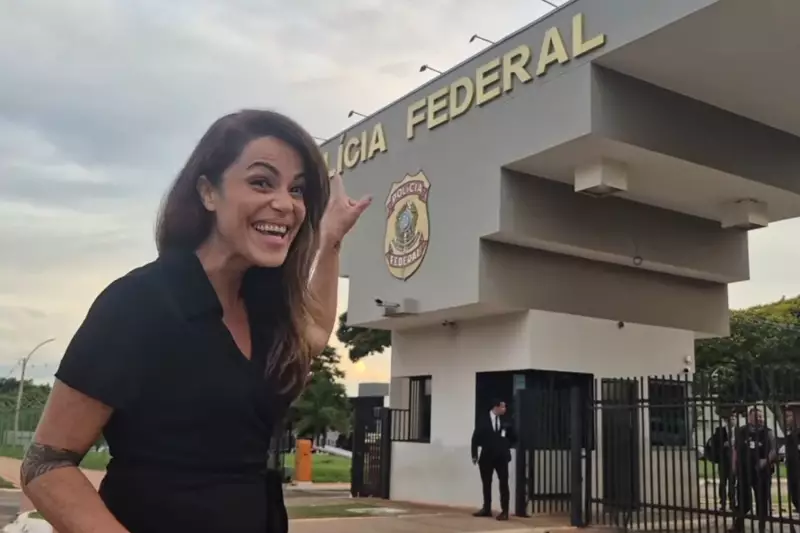 Ironia da repórter que previu prisão de Bolsonaro se concretiza