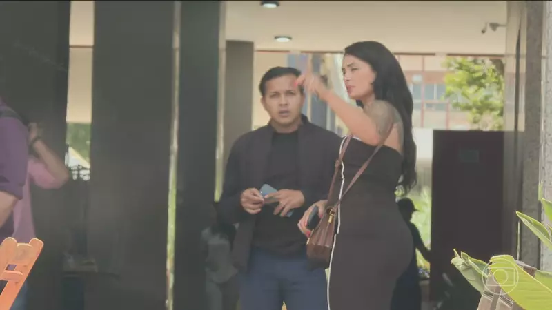 JN flagra golpistas assediando segurados do INSS em Brasília