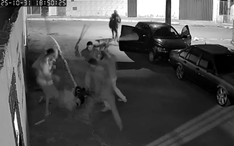 Jovem é brutalmente espancado por quartetо em Boa Esperança; agressão foi filmada por câmera de segurança