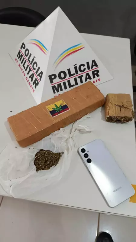 Jovem é preso com maconha na bagagem durante viagem de táxi em Santa Fé de Minas