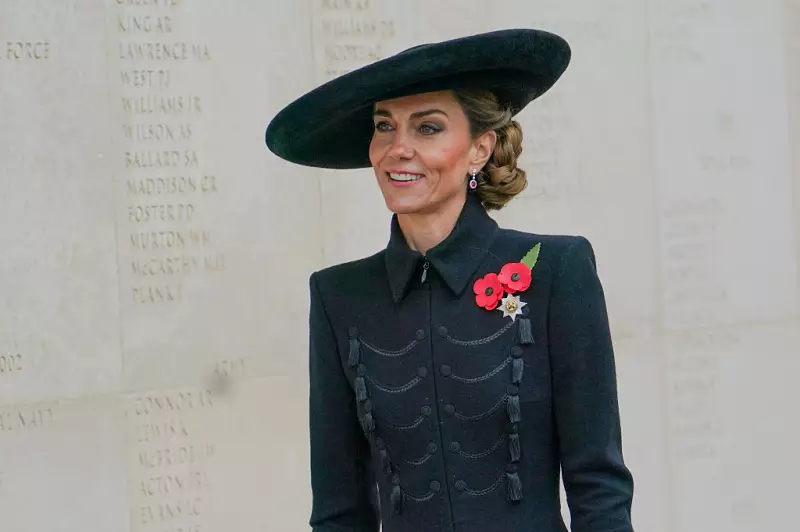 Kate Middleton brilha com 3 looks pretos no Dia da Memória britânico