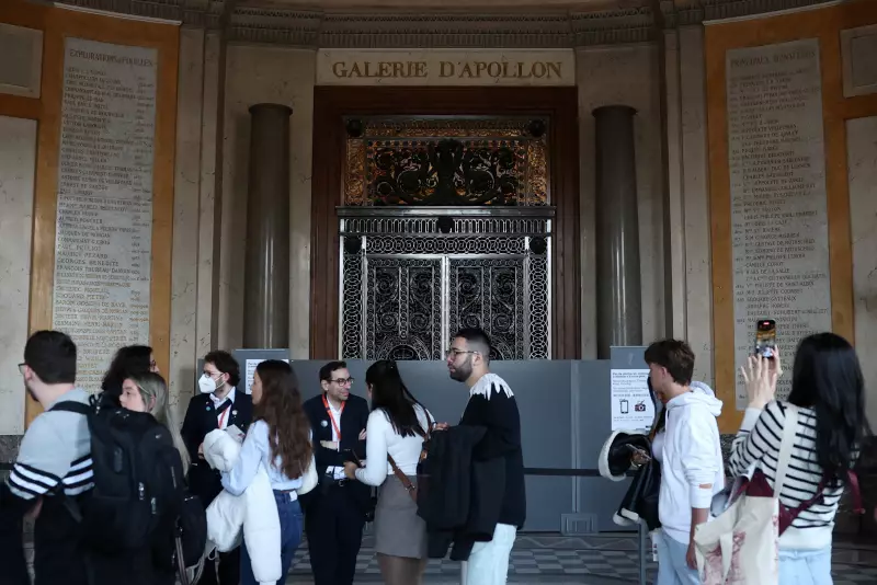 Louvre instala 100 câmeras após roubo de joias de US$ 102 milhões