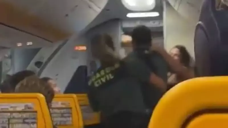 Lutadora de MMA Sinead Kavanagh detida em aeroporto espanhol após confusão