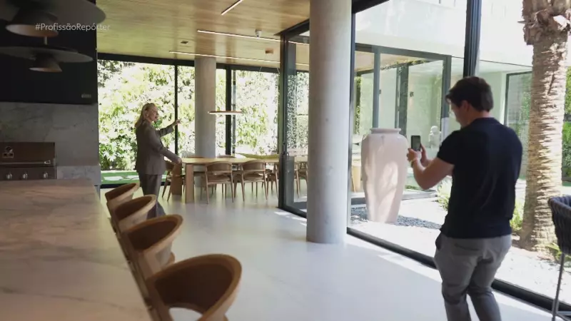 Mansões de R$ 20 mi e carros de luxo: o fascínio dos super-ricos no Brasil