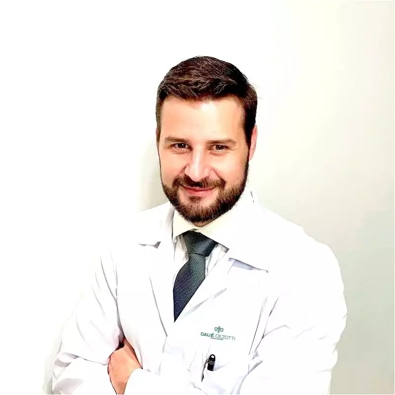 Médico brasileiro de 38 anos morre em acidente com ônibus turístico no Peru