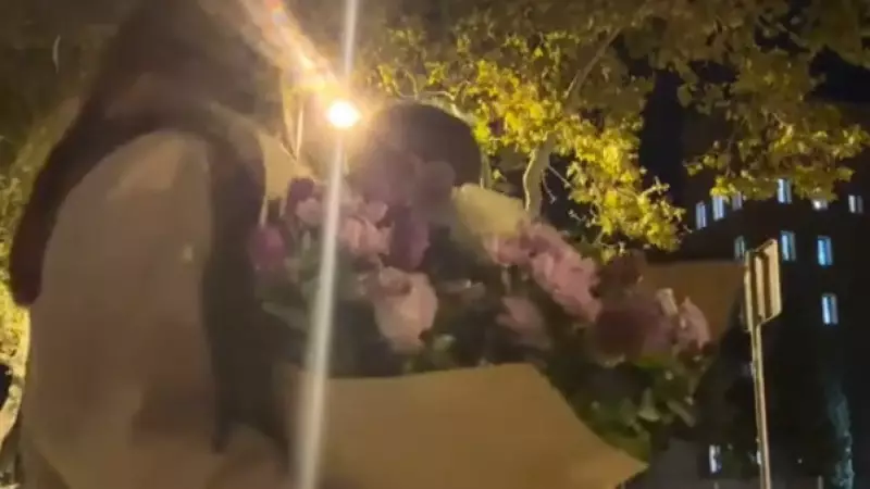 Messi aparece por acaso em vídeo romântico de casal em Barcelona