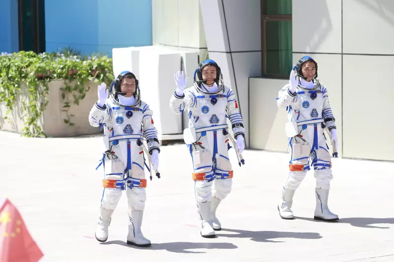 Missão Espacial Chinesa Adiada: Nave é Atingida por Detrito Orbital