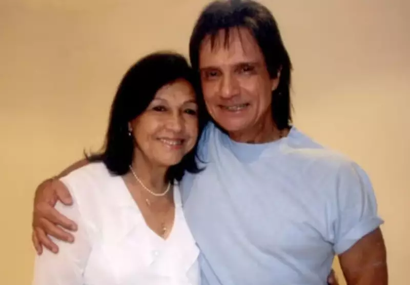 Morre Norma Braga, Irmã de Roberto Carlos: Uma Vida de Discreção ao Lado do Rei