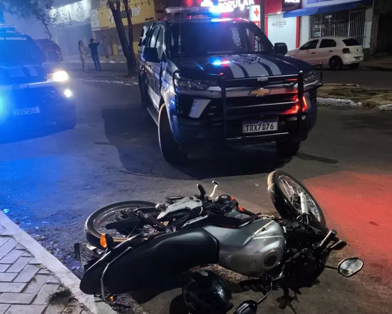 Motociclista embriagado preso após colidir com viatura em Palmas