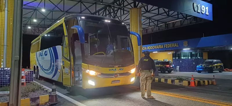 Motorista sem CNH flagrado ao conduzir ônibus com 17 estudantes no RN