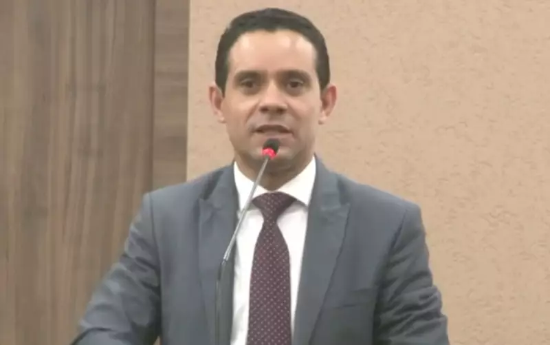 MP de Minas Gerais exige que prefeito de Passos pare de usar servidor público para suas redes sociais particulares