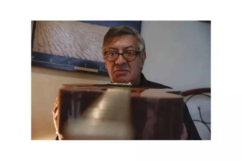 Músico Julio Reny sofre agressão e tem descolamento da retina