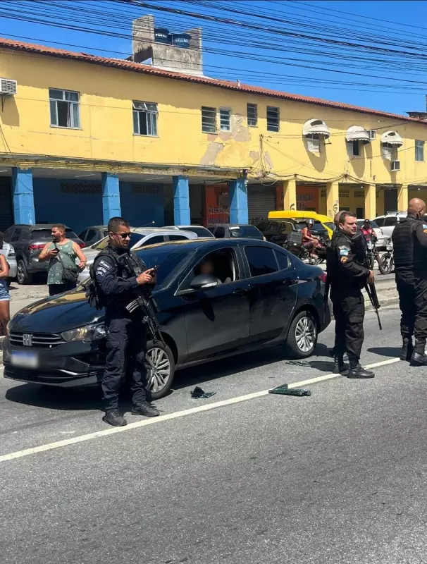 Mulher assassinada dentro do carro durante assalto em Acari