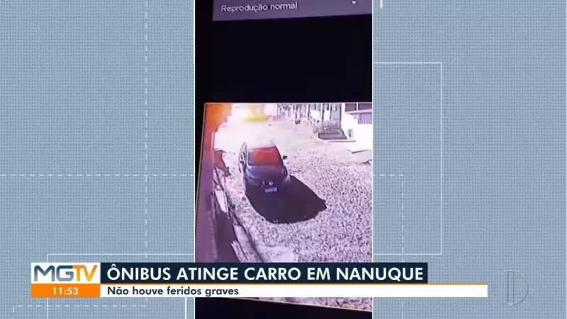 Ônibus desgovernado atinge carro e quase cai em rio em Nanuque