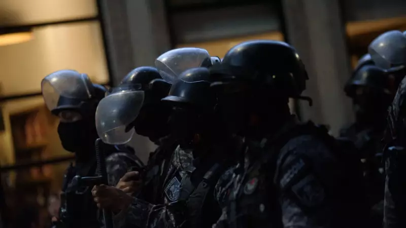 Operação Contenção apreende armas e prende 21 no Rio