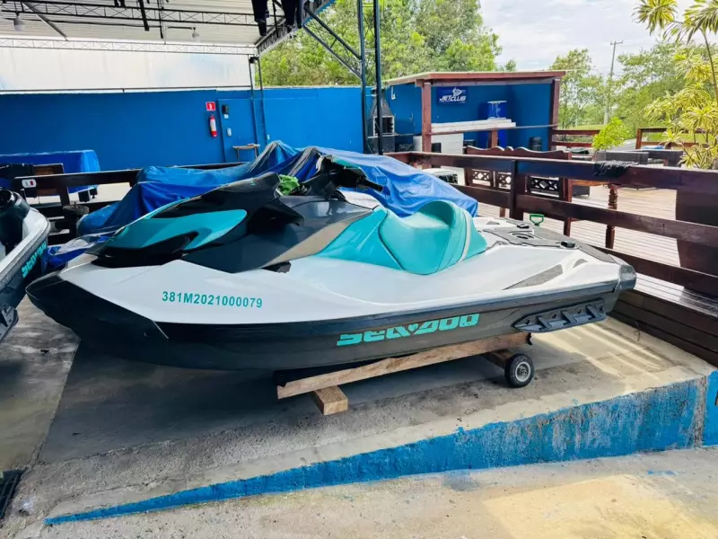 Operação contra Comando Vermelho apreende lancha, jet skis, armas e R$ 21 mil em Juiz de Fora e RJ