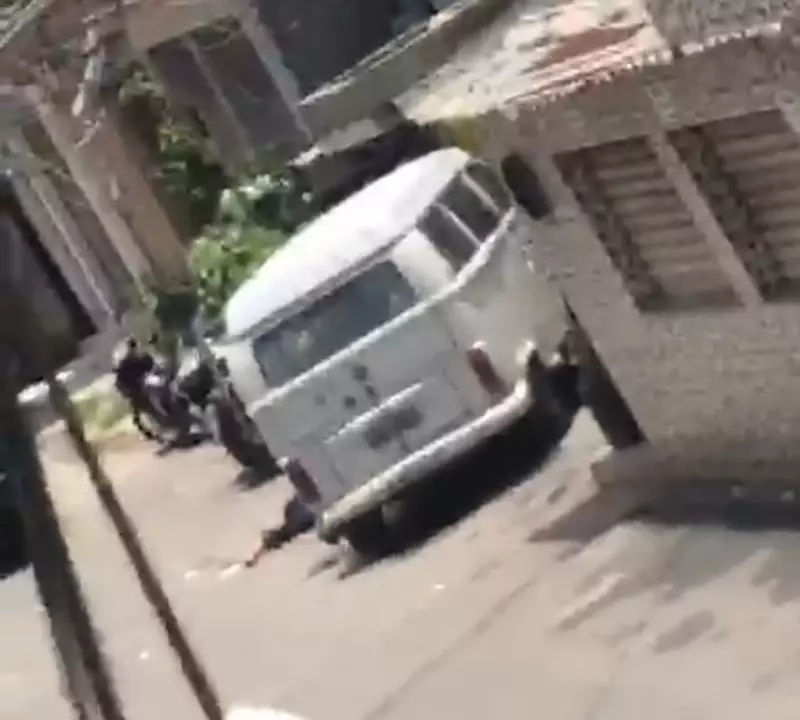 Operação na Maré prende suspeito e liberta reféns; criança baleada na escola