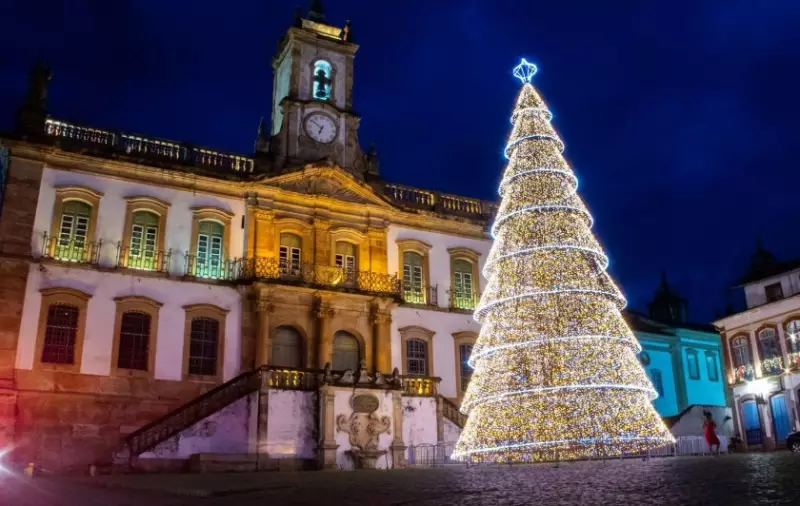 Ouro Preto inicia Natal Luz e História com decoração ampliada em 2025