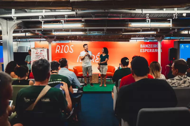 Painel discute gestão de resíduos sólidos a bordo do Banzeiro da Esperança