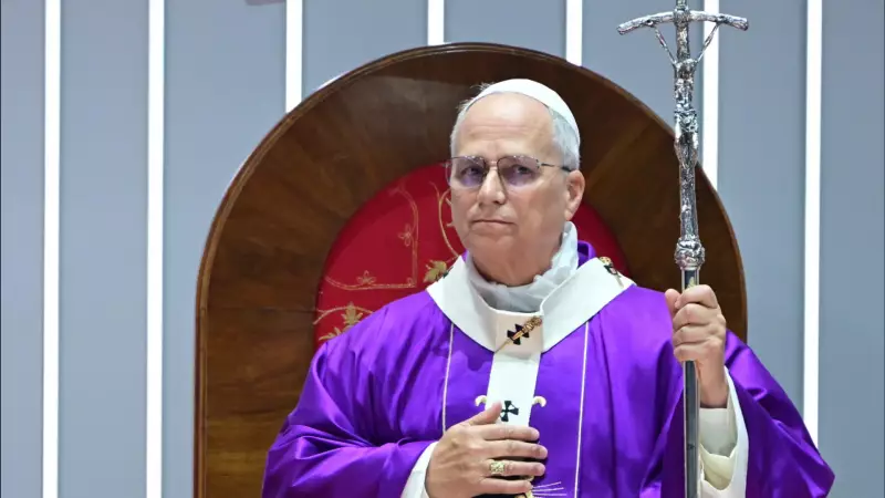 Papa Leão 14 visita Mesquita Azul sem rezar, diferentemente de antecessores
